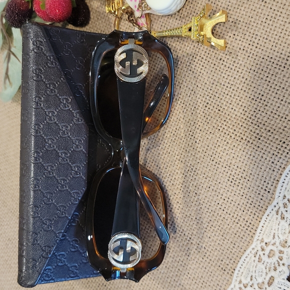 🎉SOLD🎉 Authentic Gucci sunglasses